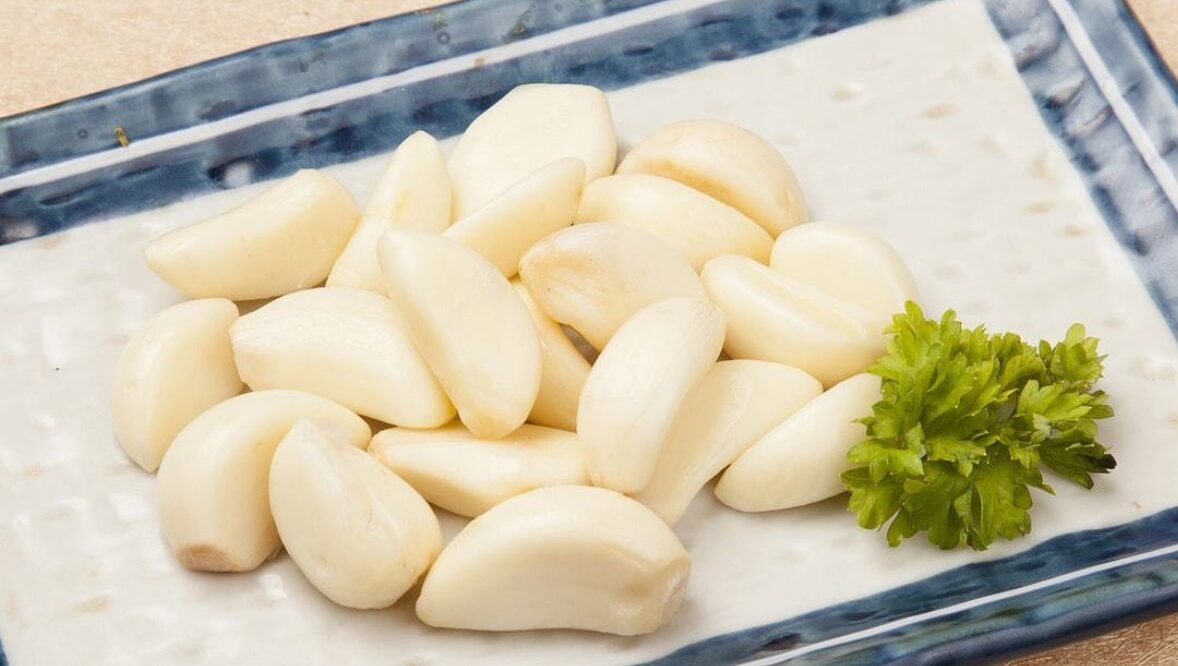 Mẹo băm nhuyễn hành tỏi không bị dính dao