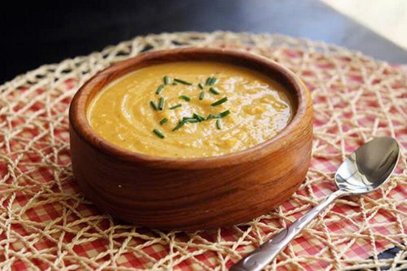 Cháo yến mạch bí đỏ cho bé