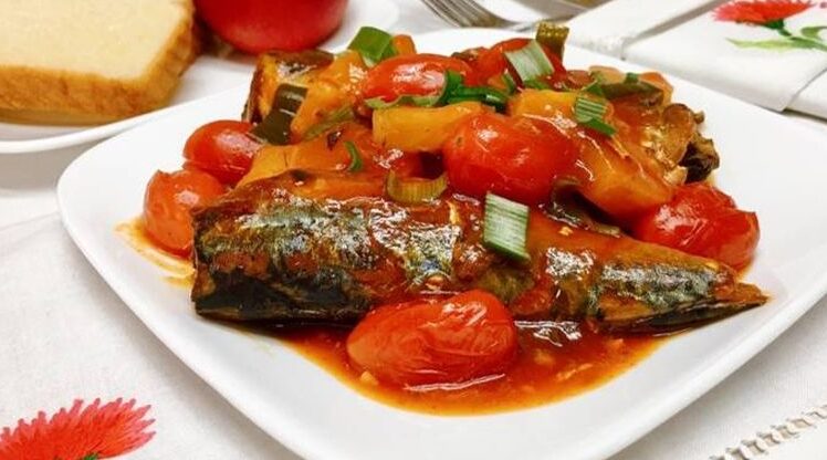 Cá Mòi Kho Cà Chua