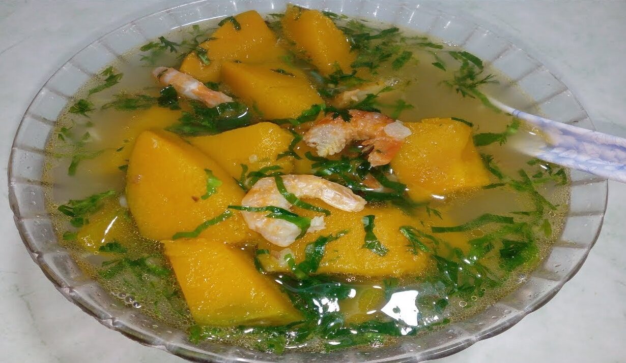 Canh bí đỏ nấu tôm khô