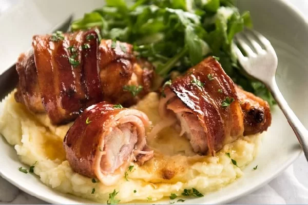 Gà nướng phô mai cuộn thịt xông khói